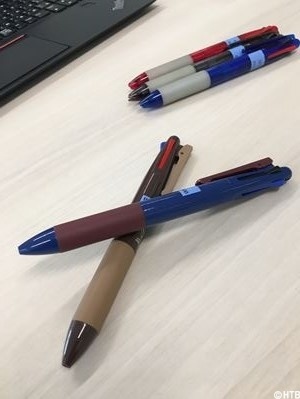 pen3_R.JPG