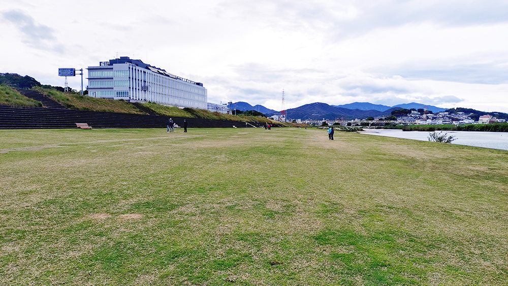 市役所前の会場.jpg