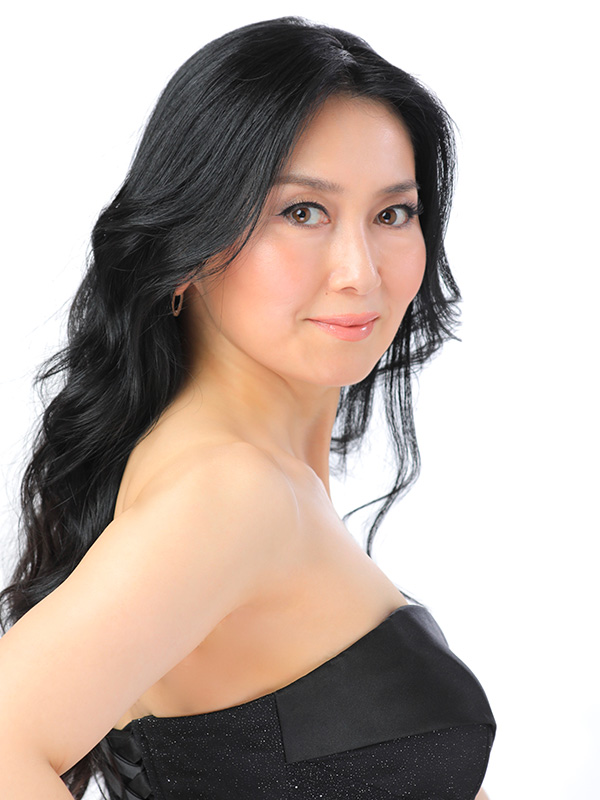 倉岡陽都美（ソプラノ）　写真