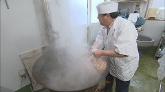 岩内町のたつかま★白子を鍋に投入.jpg