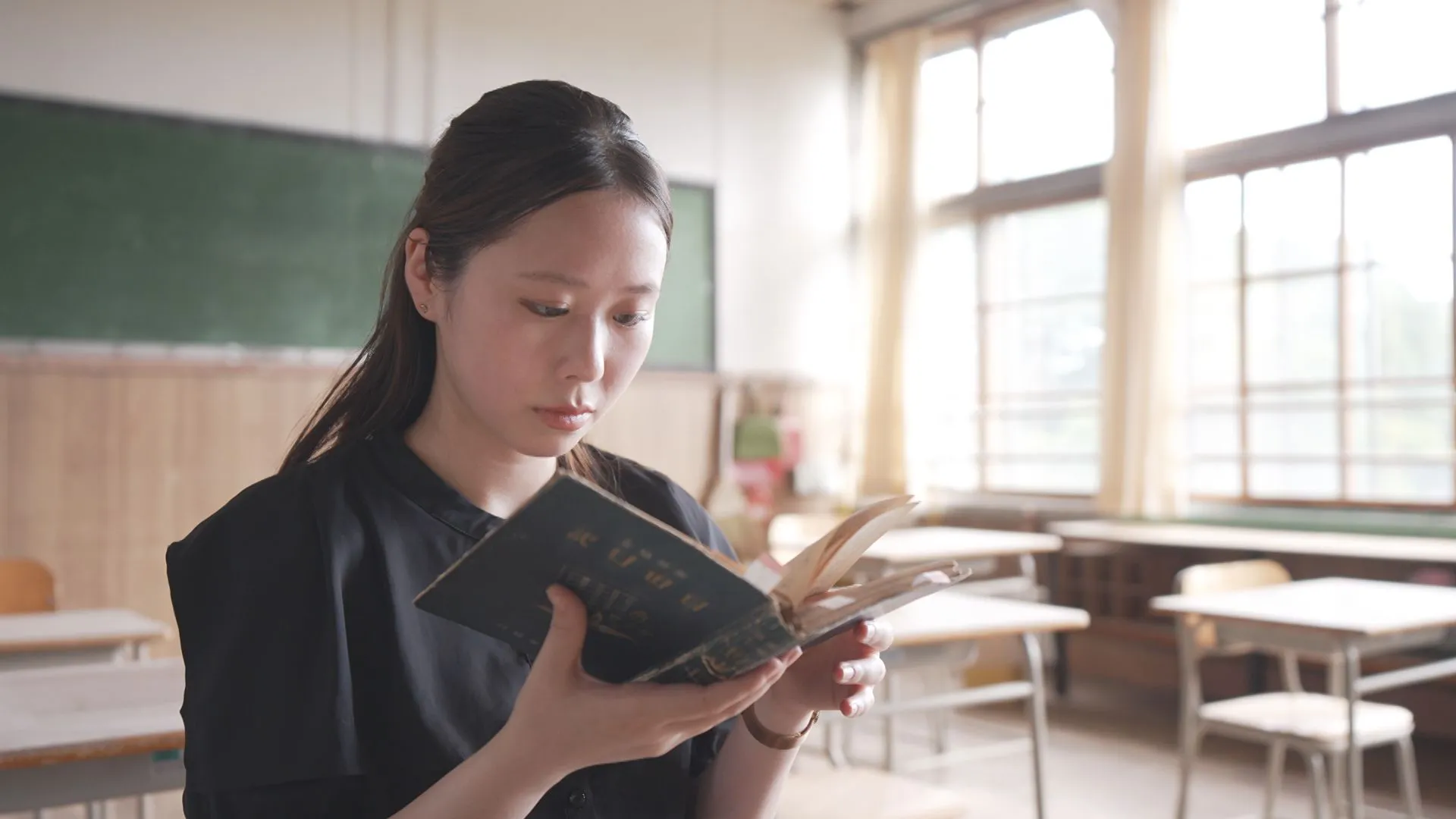山下結
