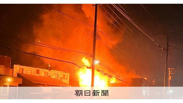 札幌市白石区の住宅地で火事　激しい炎　一時騒然 サムネイル