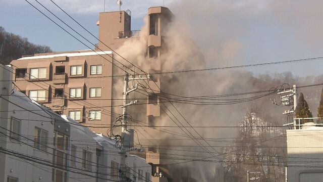 火事　札幌市中央区の10階建てのマンションの一室から火　二人が病院に搬送される　意識はあり サムネイル