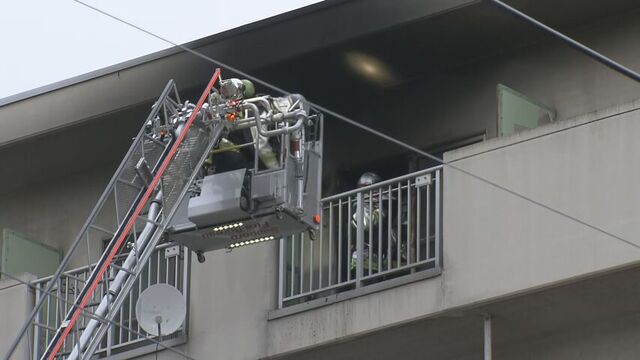 「何か音がして黒い煙が建物から出ている」…7階建てマンションで火災　70代男性が軽傷　札幌市北区　 サムネイル