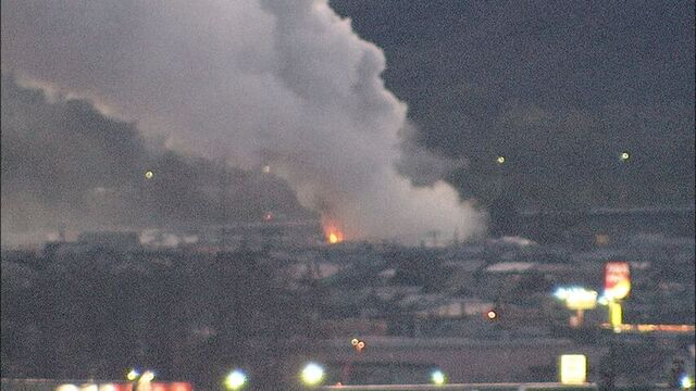 【速報】白煙がもうもうと…「建物の1階部分から炎と煙」北海道・帯広市内で建物火災　消火活動続く サムネイル