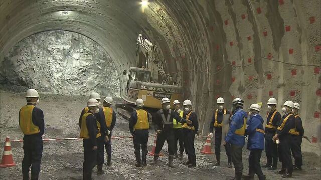 北海道新幹線　札幌開業時期「幅を持たせる」考え　難航する「渡島トンネル」工事現場を有識者が視察　 サムネイル