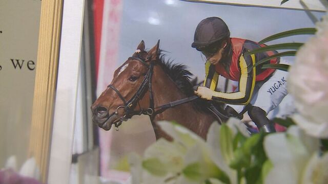 「今までありがとう」リバティアイランドの死を悼みノーザンホースパークに献花台　北海道安平町 サムネイル