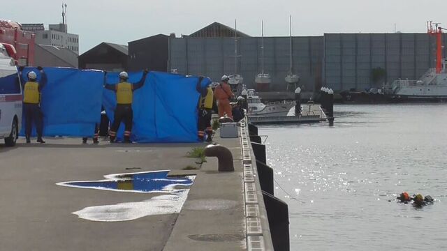 アクセルとブレーキを踏み間違えか？函館西ふ頭で海中に車転落　乗っていた高齢の男性死亡