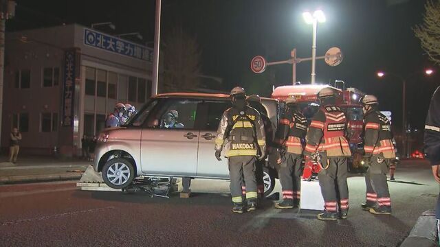 函館市で男子高校生が乗っていた自転車が軽乗用車の下敷きに　被害者の意識あり　車の運転手を逮捕　