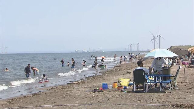 29日の道内　北見・遠軽など観測地点174カ所中38カ所で30℃を超える真夏日に　海もにぎわう サムネイル