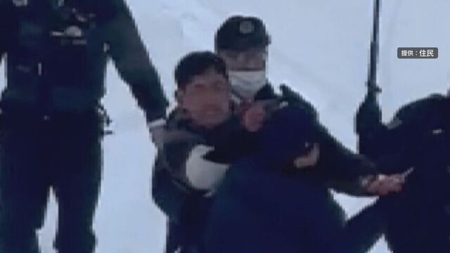 身柄を確保される宮西被告