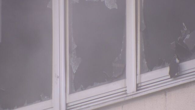 「事務所から出火している」札幌・中央区 3階建てビルの一部燃える火事 煙吸った50代男性病院搬送 サムネイル