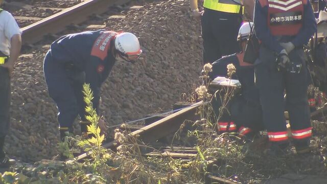 JR32本が運休し1万1500人に影響　小樽の線路沿い火災　一時運転見合わせで サムネイル