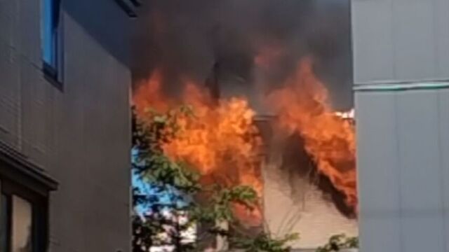 札幌市北区で火事　住宅2階が全焼　大量の煙で周辺は一時騒然　親子とみられる2人がやけど サムネイル
