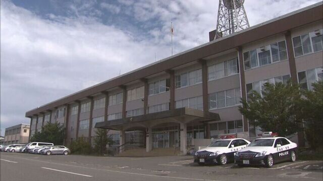 パチンコ店の駐車場で店員をひいた疑い、51歳男を再逮捕　看板を足で蹴って壊した疑いでも逮捕　北見市