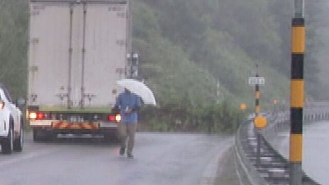 天塩町で観測史上最大の雨量　北海道北部の強い雨で土砂災害警戒情報　道路の法面が崩れる被害　 サムネイル