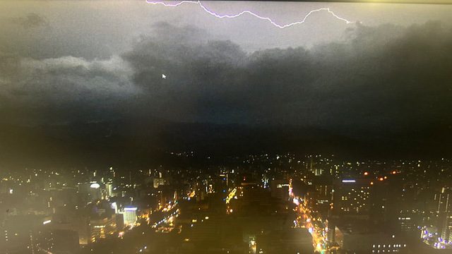27日午前0時すぎ 撮影 札幌・情報カメラ