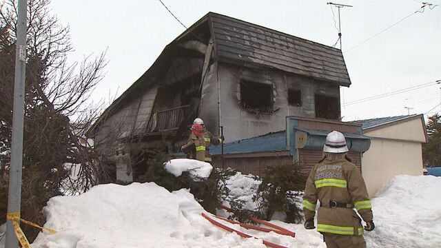 自宅に火をつけて夫を殺害した疑いで76歳の妻を逮捕　北海道・士別市 サムネイル
