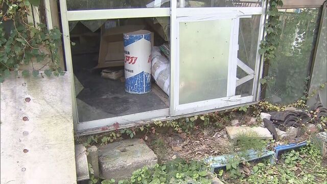 倉庫に侵入するクマをパトロール中の警察官が目撃　扉のガラスを割って姿消す　北海道江差町 サムネイル