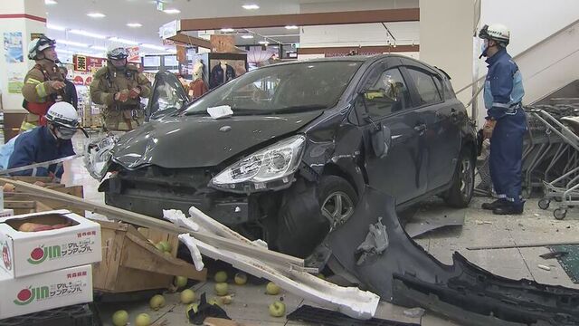 釧路市のスーパーの屋上から車が落下　運転手の74歳男性けが　アクセルとブレーキ踏み間違えたか サムネイル