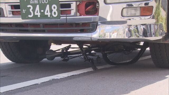 「音がして振り向くとダンプの下に自転車があった」通行人が通報　高齢男性がダンプカーにはねられる　函館 サムネイル