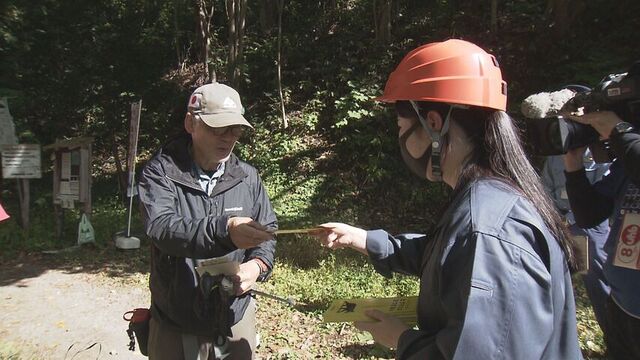 札幌市、連日のクマ目撃で警戒強化　藻岩山スキー場登山口で注意喚起、複数人での行動と装備徹底を呼びかけ サムネイル