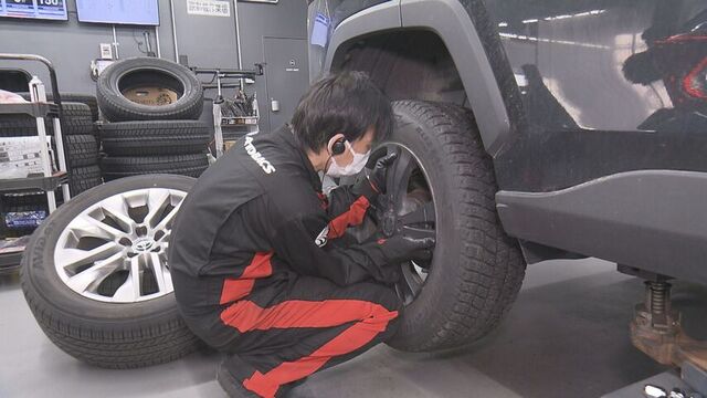 初雪の便りにタイヤ交換の繁忙期へ　ピーク予想は来月2週目ごろ　余裕をもって早めの交換がおすすめ サムネイル