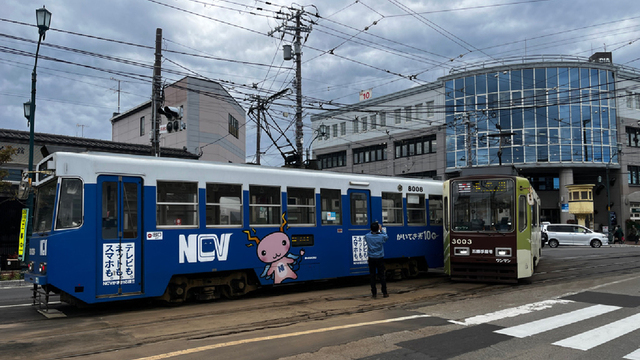 【速報】函館市電が十字街交差点付近で脱線事故　対向車両と接触