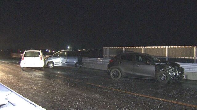 女性１人が死亡　北海道美唄市で車６台が絡む事故　路面はブラックアイスバーン　いずれかの車がスリップか