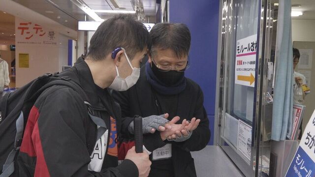 通訳・介助員の上松一美さんと澤田優さん