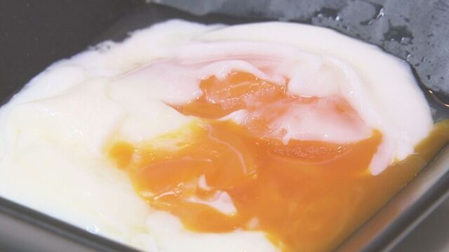 カップ麺容器で超簡単に「温泉卵」も！