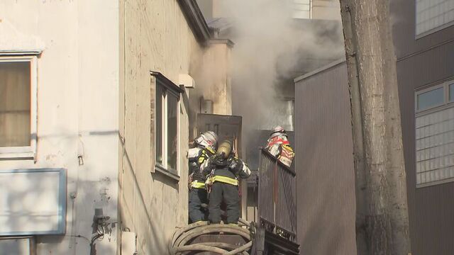 「隣の家の２階から火と煙が出ている」…札幌市白石区の店舗兼住宅で火事　高齢の女性が意識不明状態で搬送