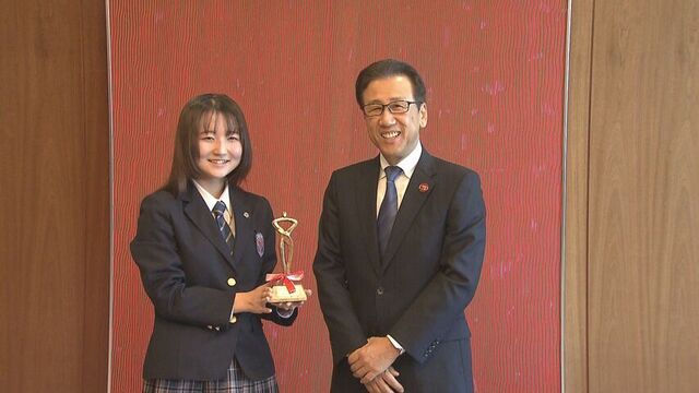 「声優魂」最優秀賞の栄誉　札幌開成高2 中村佳稟さんが秋元市長を表敬訪問「人の心に何か届けられる人に」 サムネイル