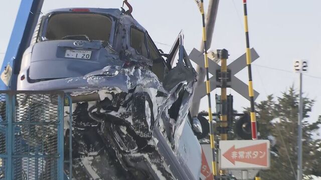 JR留萌線の列車が踏切内にいた乗用車と衝突　乗用車に乗っていた80代夫婦が軽傷　深川市　 サムネイル