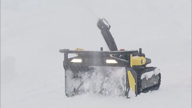 スマホで操作、自動走行も可能　アメリカで人気「除雪ロボット」　人手不足解消に期待　そのお値段は…　 サムネイル