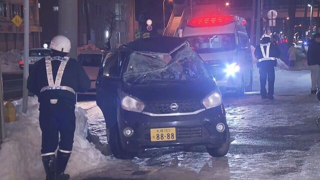 札幌市電の停留場に軽乗用が衝突　電車が停留場に入れず一時運行見合わせ　20分後に運転再開 サムネイル