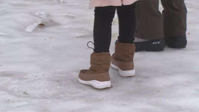 北海道内各地で気温上昇　つるつる路面に関西からの来道者「転んだ」…夜にかけても転倒や落雪に注意 サムネイル