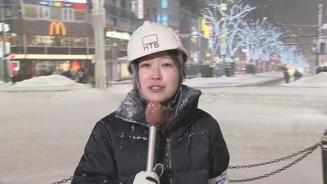札幌・すすきの、いまの状況　強風と湿った雪で視界不良、帰宅時間帯は傘も危険　路面にも注意を