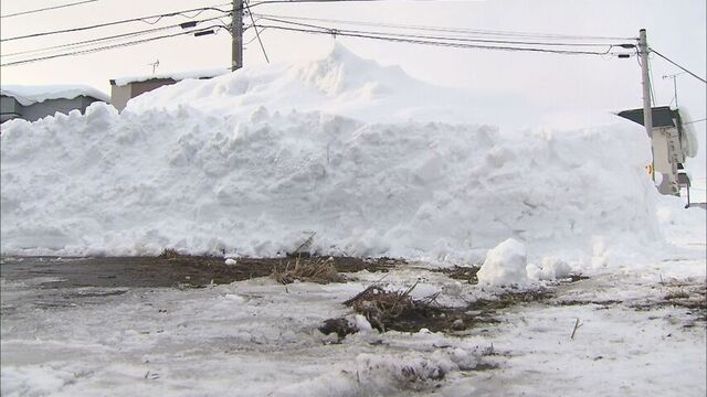 「雪山の中から死体を発見した」除雪作業員通報　遺体は中年男性か　外傷・着衣の乱れなし　旭川市 サムネイル