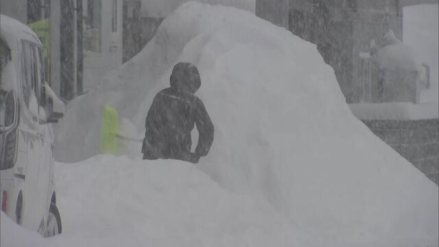 札幌　記録的大雪　積雪が１０１センチ　JRは快速エアポート１１１本を含む４２６本が運休
