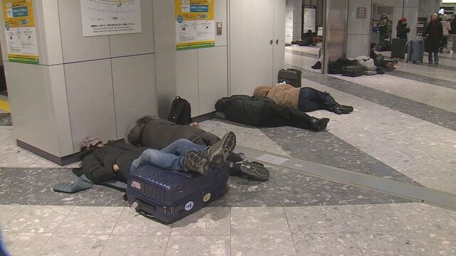 大雪による新千歳空港7000人足止め問題、国交省がＪＲ北海道に再発防止と経緯など検証するよう指示