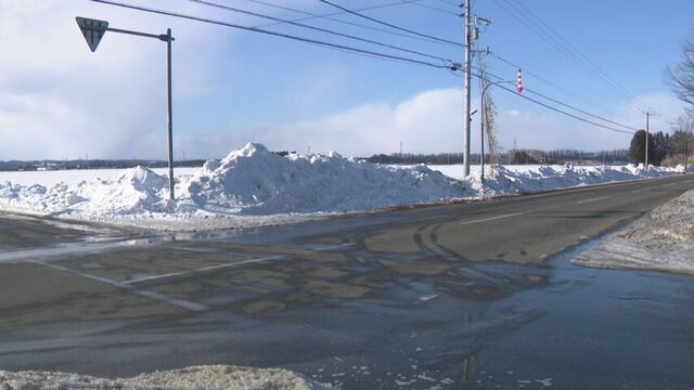 乗用車と軽乗用車が衝突　軽乗用車運転の21歳の女子大学生が死亡　一時停止の標識