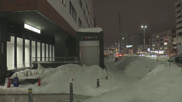 【札幌・白石区から中継】大荒れの札幌　歩道の幅狭く、横断歩道もぼこぼこ　帰宅時間帯、市民の様子は？