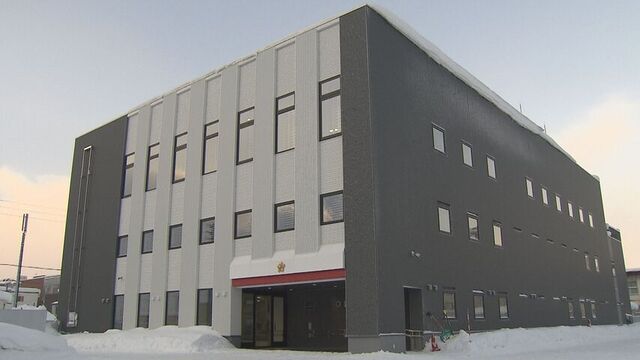 「旅館のトイレに男が居座っている」建造物侵入の疑いで１８歳の男逮捕 “玄関に客以外の靴”で発覚 砂川市