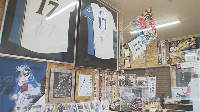 鹿部町「海鮮商店」ー伊藤投手のグッズが並ぶ店内