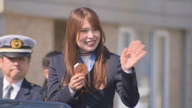 3大会連続メダル獲得のスピードスケート佐藤綾乃選手が地元厚岸町で凱旋祝賀パレード