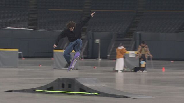 「最高っすよ！」プレミストドーム屋内アリーナを一般開放　子どもたち、ランニングとスケボーで春休み満喫 サムネイル