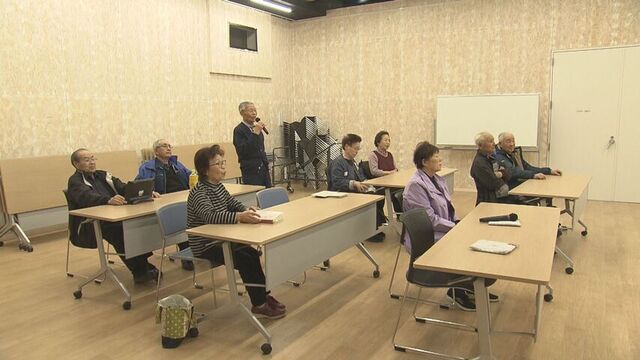 カラオケを楽しむ浦臼町民