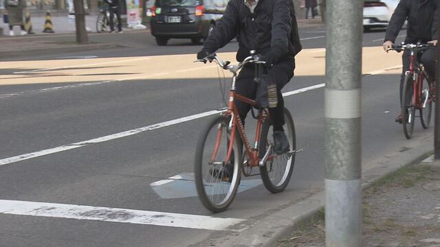 新年度の北海道　自転車悪質違反に反則金「きょうから厳しく」　企業や道庁、新社会人が船出 サムネイル