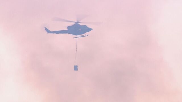 池田町　富岡で林野火災　広範囲に草木が燃えて住宅にも延焼　２人がけが